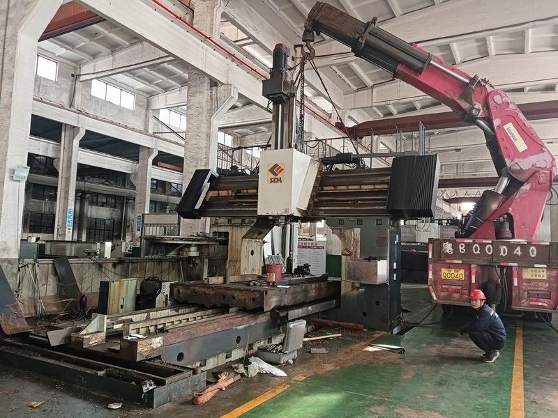 大型機械 數(shù)控機床吊裝